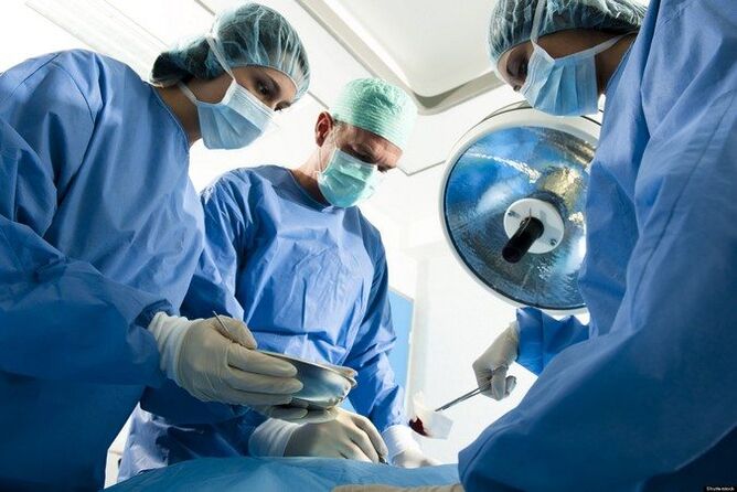 Operācijas veikšanas process slimā locītavā